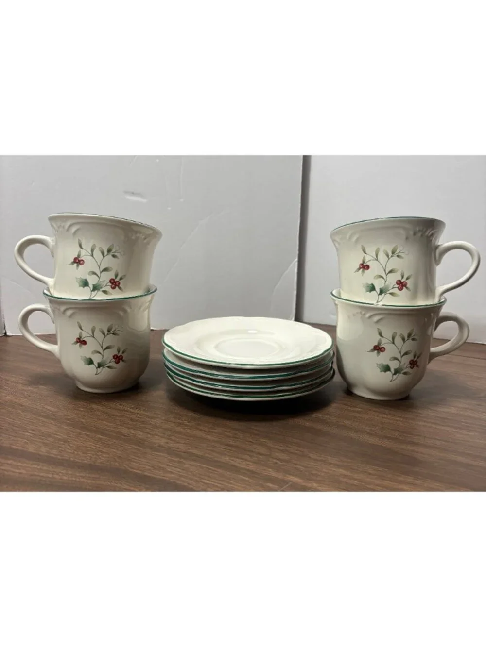 Winterberry  Mugs & Saucers Holly Berry Design Set Of 4 By Pfaltzgraff